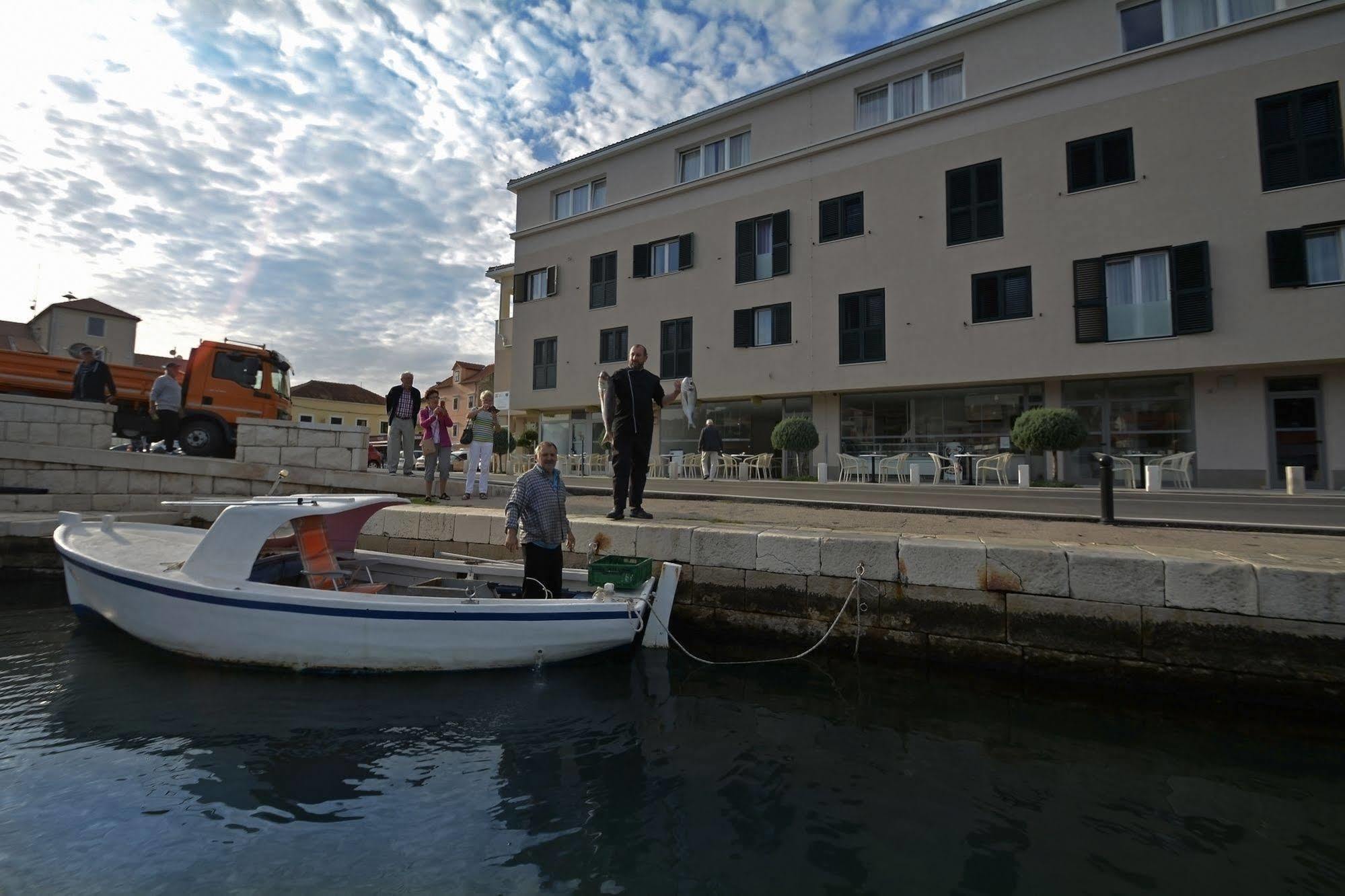 Hotel Borovnik Tisno Exterior foto